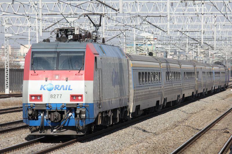 HO-203 国鉄DF50形ディーゼル機関車(朱色、後期型)(TOMIX HO-203 国鉄DF50形ディーゼル機関車(朱色、後期型)(TOMIX